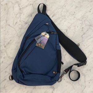 NWT Brand New Outdoor Master Navy Blue Hiking Bag